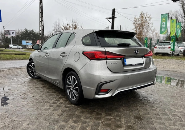 Lexus CT cena 77900 przebieg: 130000, rok produkcji 2018 z Bełchatów małe 191